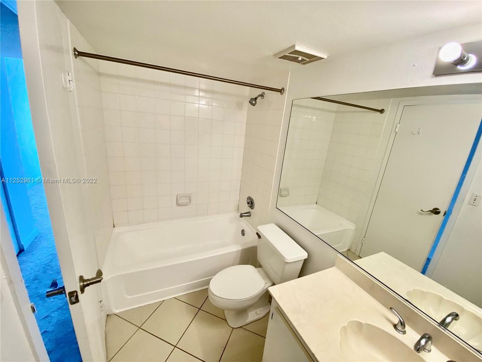 最近售出: $440,000 (2 贝兹, 2 浴室, 1030 平方英尺)