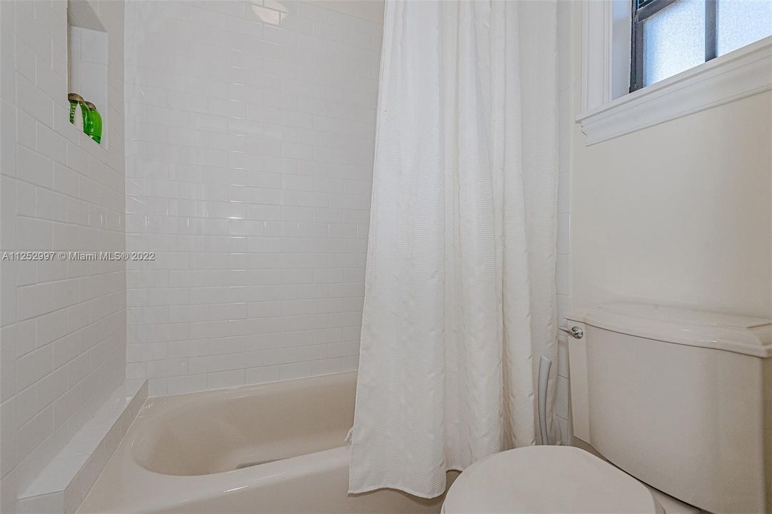 Недавно продано: $1,550,000 (3 спален, 2 ванн, 2211 Квадратных фут)