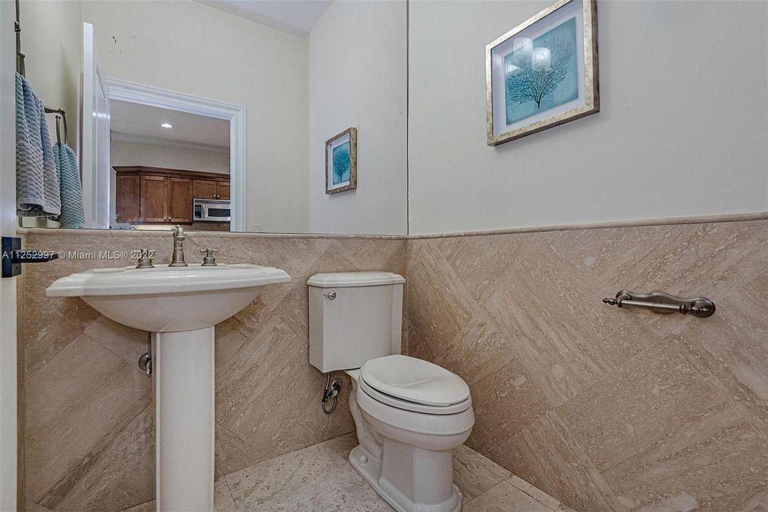 最近售出: $1,550,000 (3 贝兹, 2 浴室, 2211 平方英尺)