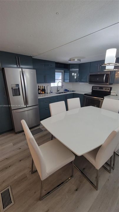 Recently Rented: $2,500 (2 beds, 1 baths, 684 Square Feet)