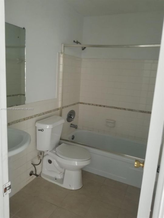 Недавно арендовано: $2,200 (2 спален, 2 ванн, 1055 Квадратных фут)
