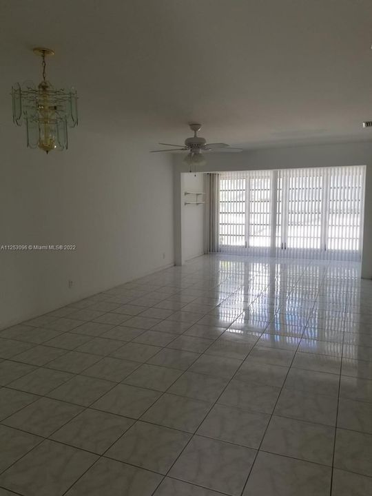 Recently Rented: $2,200 (2 beds, 2 baths, 1055 Square Feet)