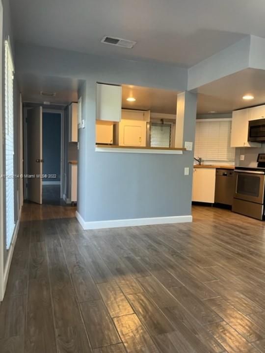 Recently Rented: $1,950 (2 beds, 2 baths, 1828 Square Feet)