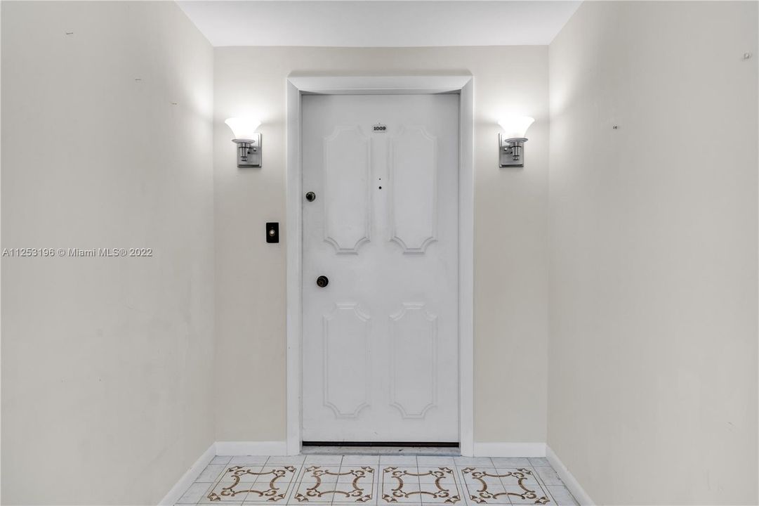 Recently Sold: $1,290,000 (2 beds, 2 baths, 1350 Square Feet)