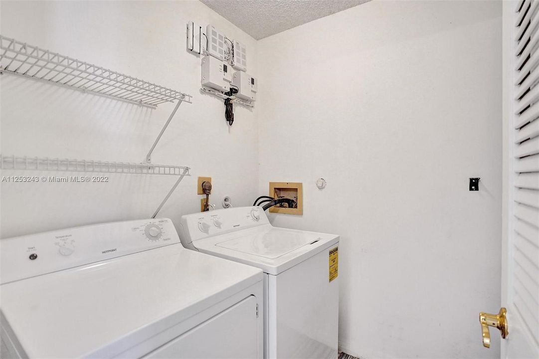 Recently Sold: $200,000 (2 beds, 2 baths, 863 Square Feet)