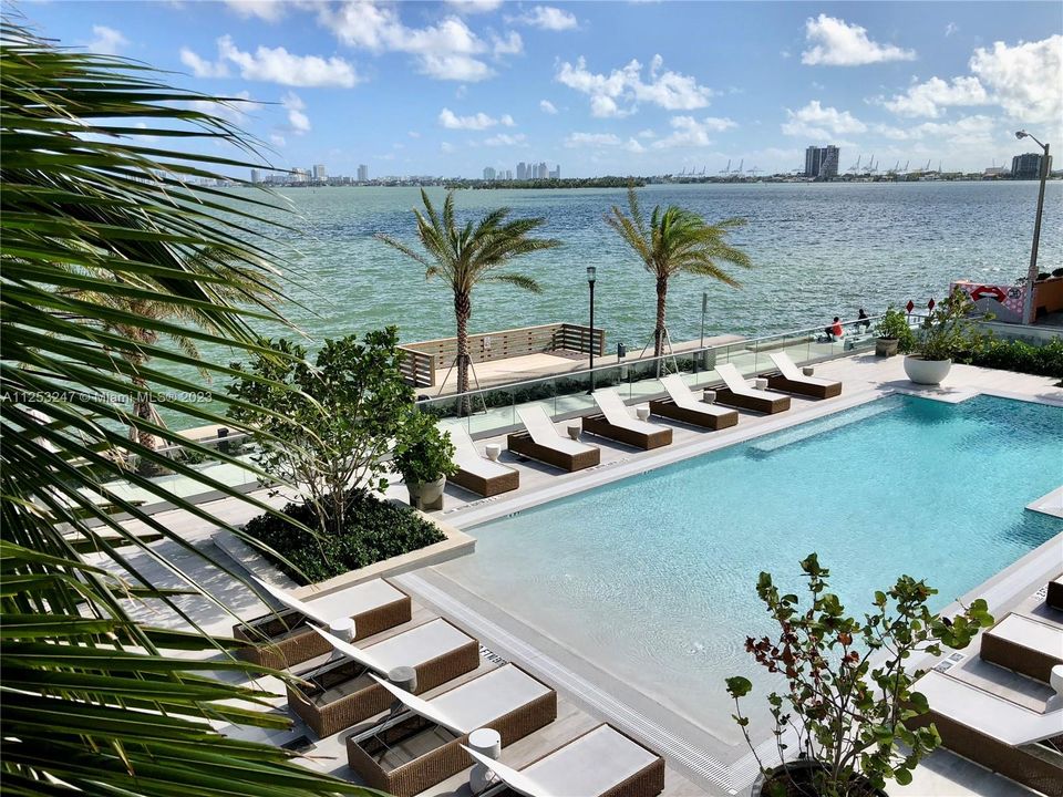 Recently Sold: $710,000 (1 beds, 2 baths, 944 Square Feet)