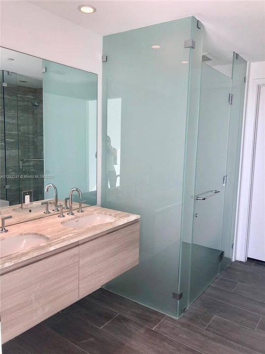 Recently Sold: $710,000 (1 beds, 2 baths, 944 Square Feet)