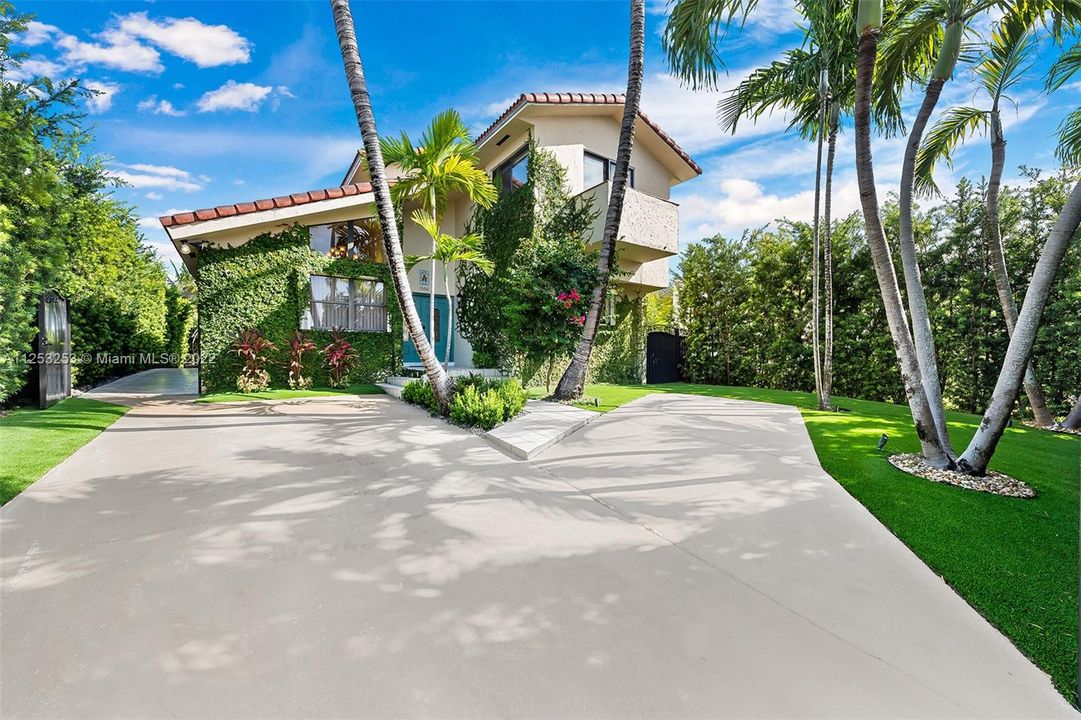 Recently Sold: $1,750,000 (4 beds, 3 baths, 2837 Square Feet)