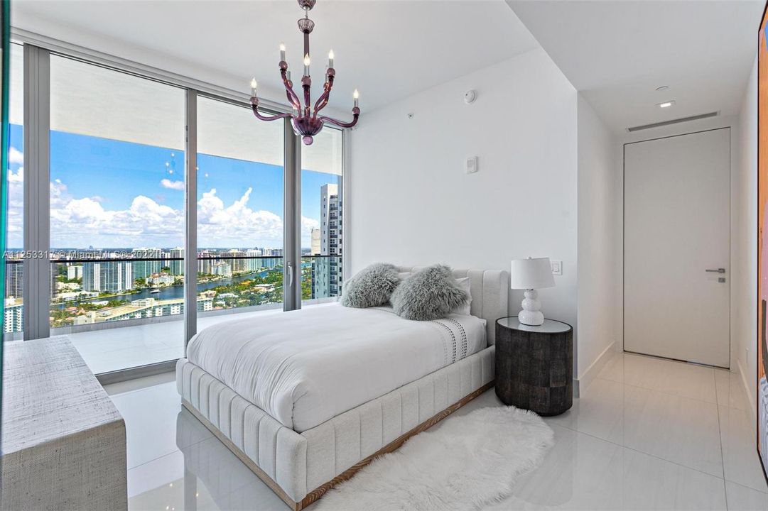 Recently Sold: $5,900,000 (4 beds, 5 baths, 3265 Square Feet)