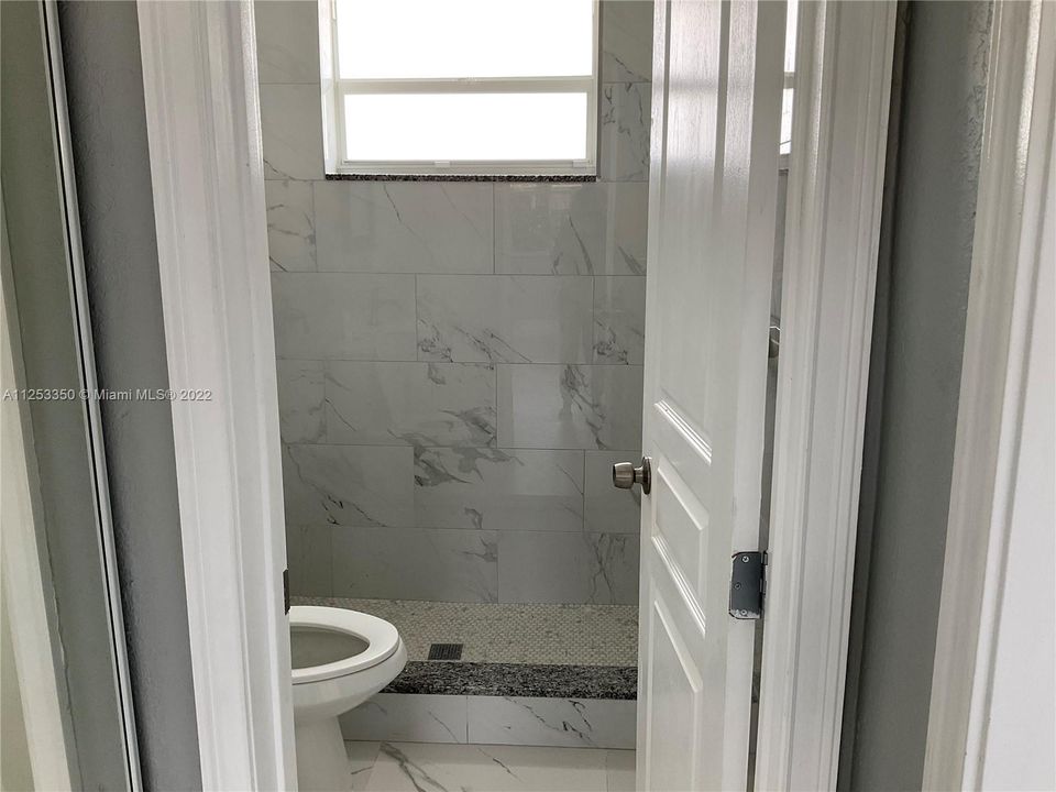 Recently Rented: $2,100 (2 beds, 1 baths, 1266 Square Feet)
