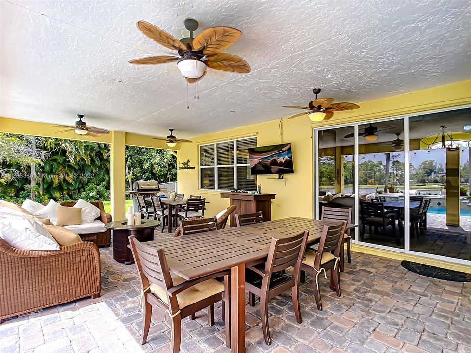 Spacious Covered Patio/ 2 Dining Areas/ Barbecue/ Bar/ Seating Area