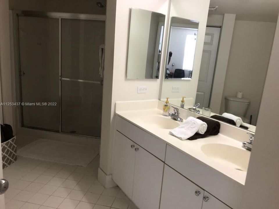Recently Sold: $460,000 (2 beds, 2 baths, 1024 Square Feet)