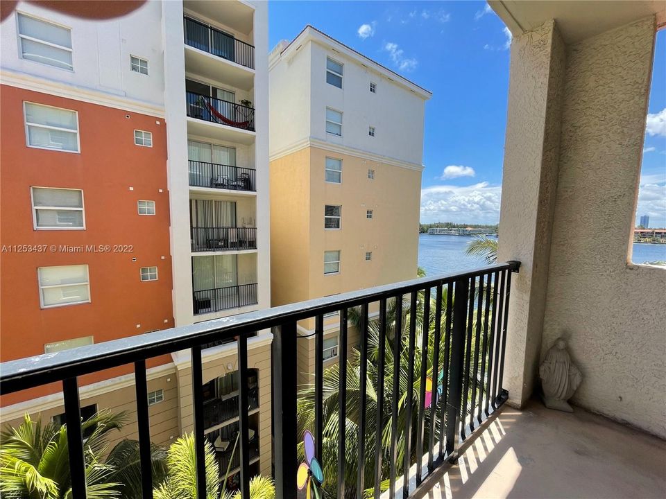 Recently Sold: $460,000 (2 beds, 2 baths, 1024 Square Feet)