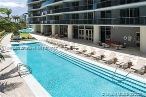 Recently Sold: $700,000 (2 beds, 3 baths, 1205 Square Feet)