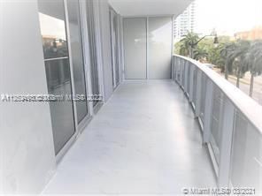 Recently Sold: $700,000 (2 beds, 3 baths, 1205 Square Feet)