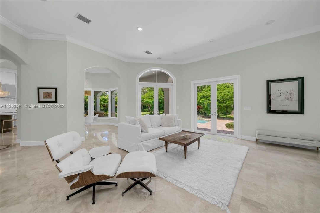 Recently Sold: $4,650,000 (6 beds, 5 baths, 5670 Square Feet)