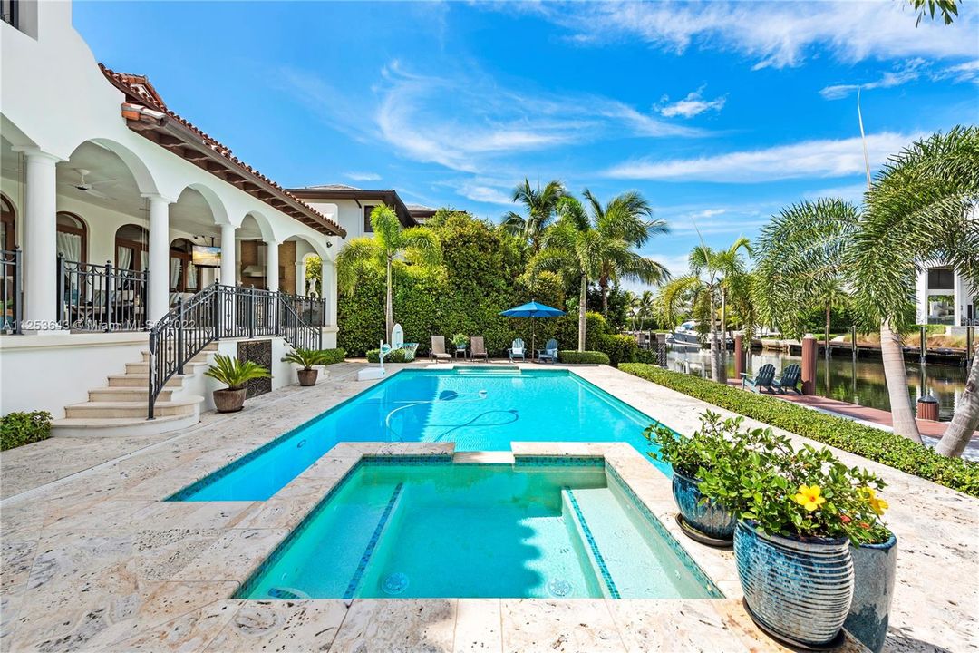 Recently Sold: $10,950,000 (6 beds, 5 baths, 5410 Square Feet)