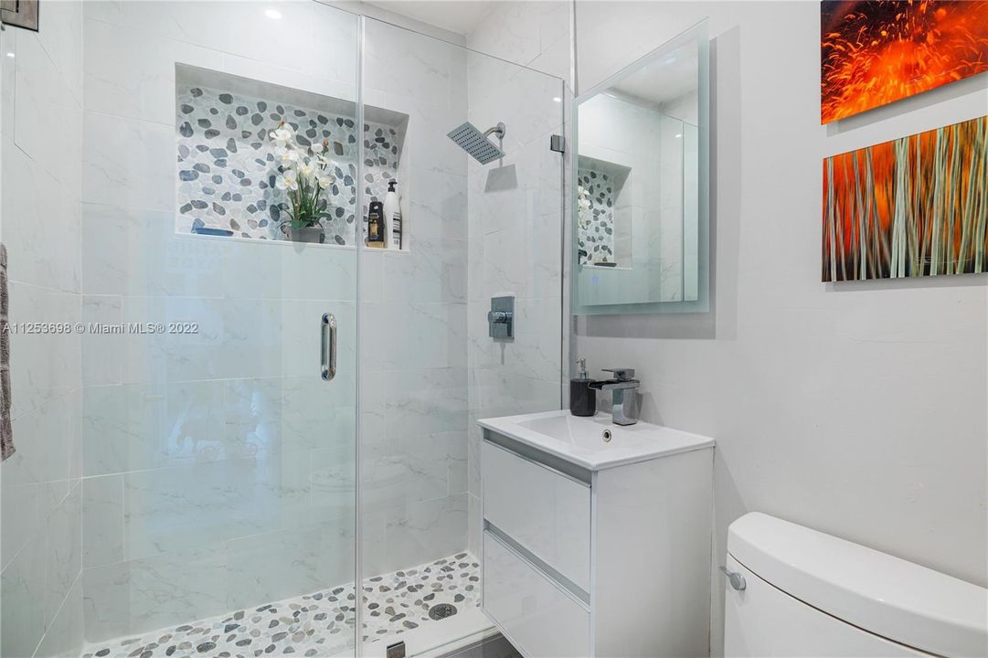 最近租的: $4,100 (4 贝兹, 2 浴室, 1319 平方英尺)
