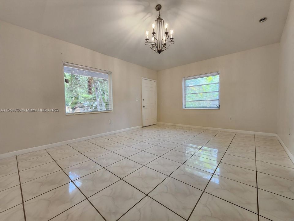 最近租的: $2,500 (2 贝兹, 1 浴室, 1100 平方英尺)