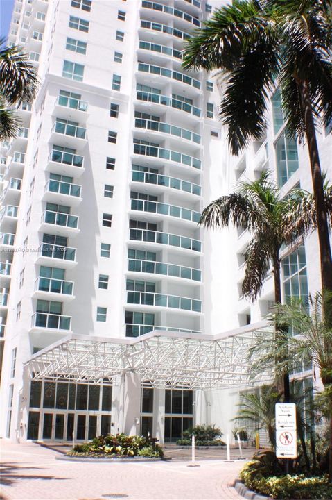 Recently Sold: $600,000 (2 beds, 2 baths, 1110 Square Feet)