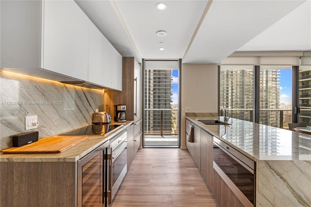 Recently Sold: $1,250,000 (3 beds, 3 baths, 1450 Square Feet)