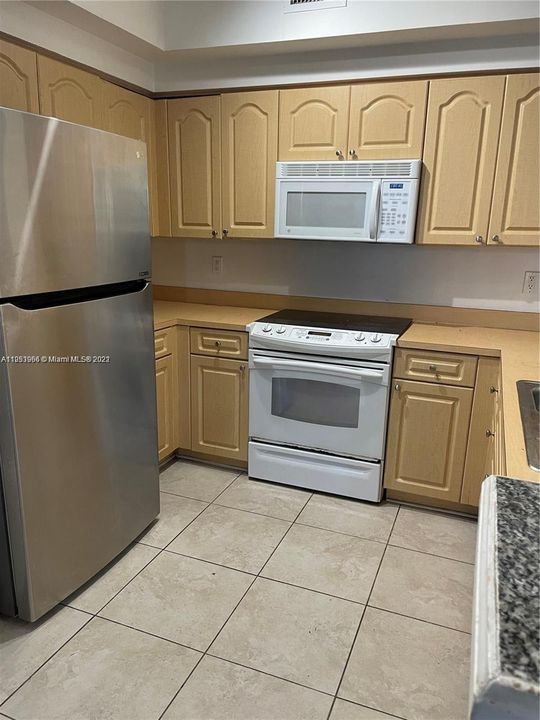 Recently Rented: $2,500 (2 beds, 2 baths, 989 Square Feet)
