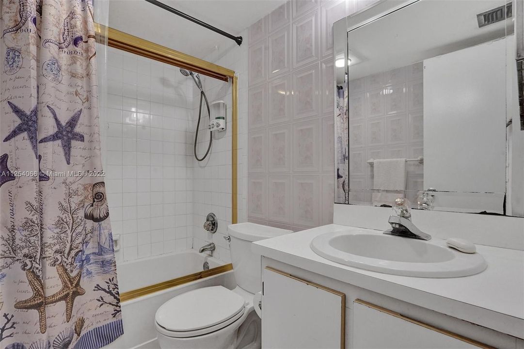 最近售出: $260,000 (3 贝兹, 2 浴室, 1124 平方英尺)