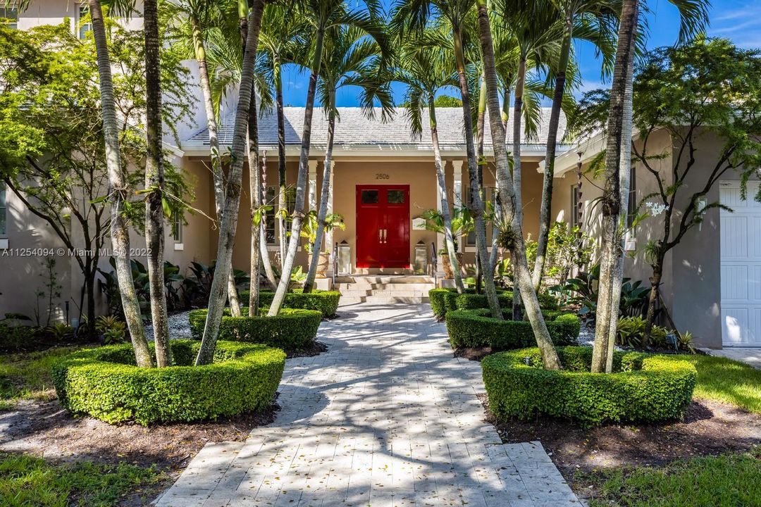 Recently Sold: $4,250,000 (6 beds, 5 baths, 4475 Square Feet)
