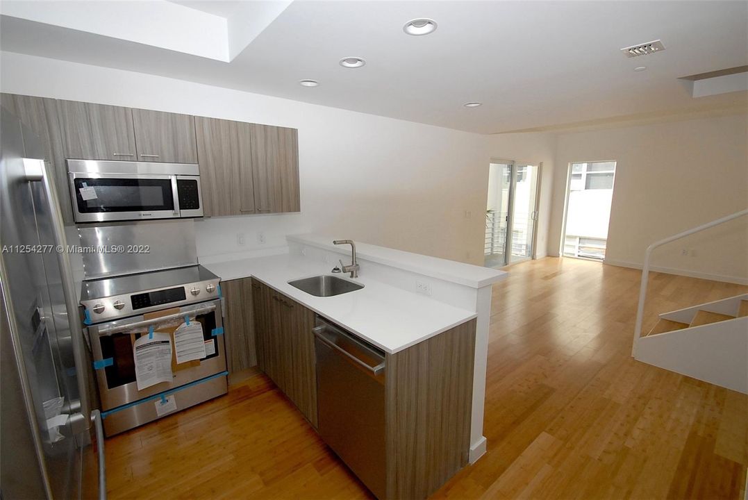 Recently Sold: $750,000 (2 beds, 2 baths, 1120 Square Feet)
