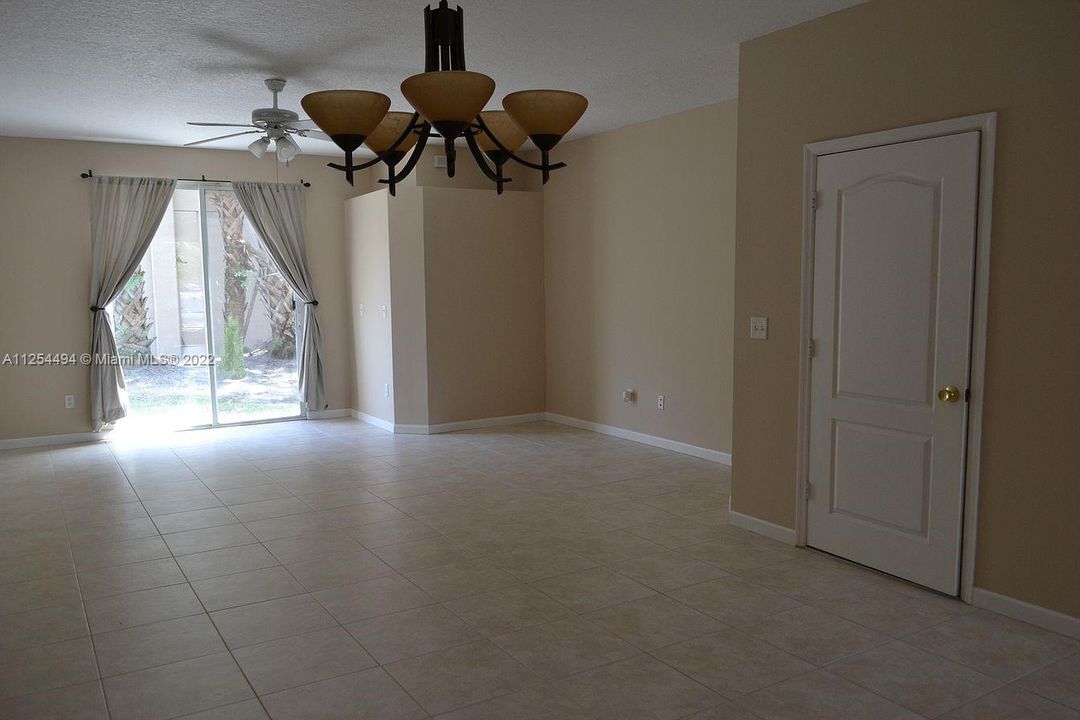 Nice living and dining room with garden view