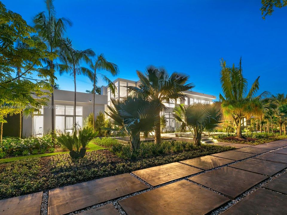 Recently Sold: $11,850,000 (8 beds, 8 baths, 9505 Square Feet)