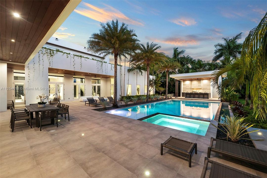 Recently Sold: $11,850,000 (8 beds, 8 baths, 9505 Square Feet)