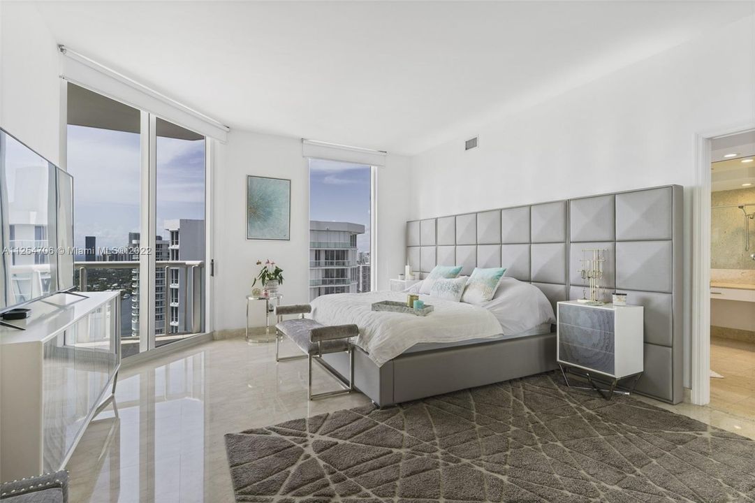 Recently Sold: $1,699,000 (3 beds, 2 baths, 2733 Square Feet)