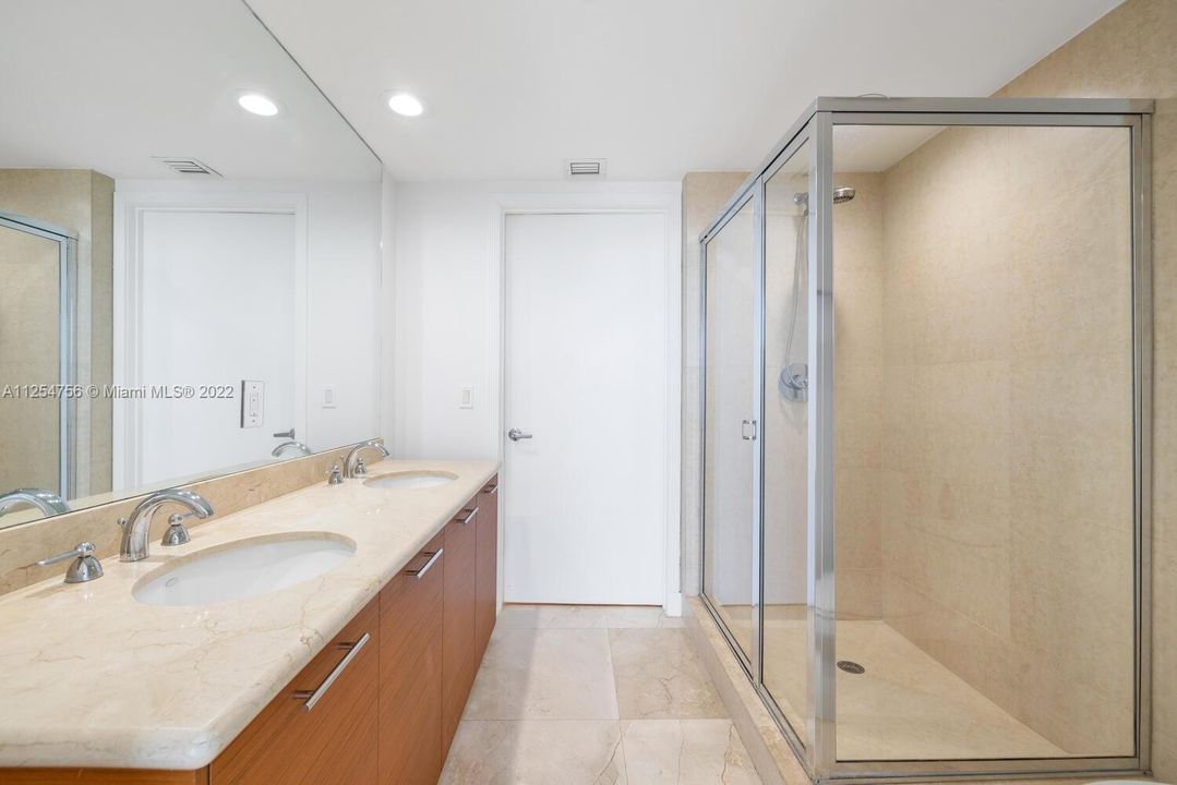 Recently Sold: $850,000 (2 beds, 2 baths, 1357 Square Feet)