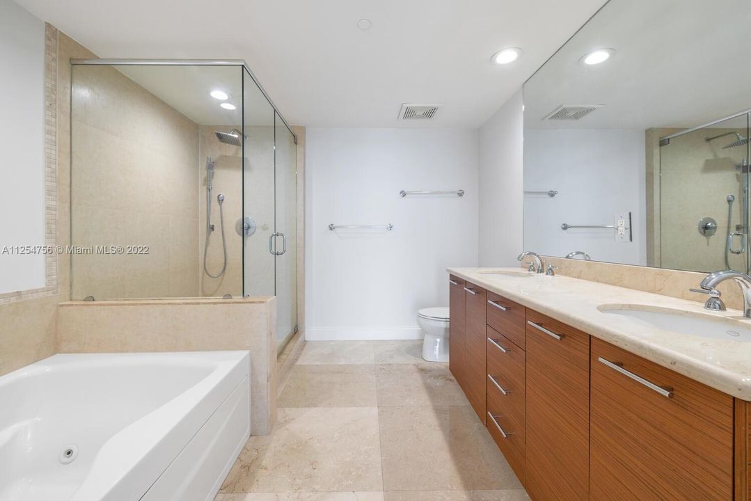 最近售出: $850,000 (2 贝兹, 2 浴室, 1357 平方英尺)
