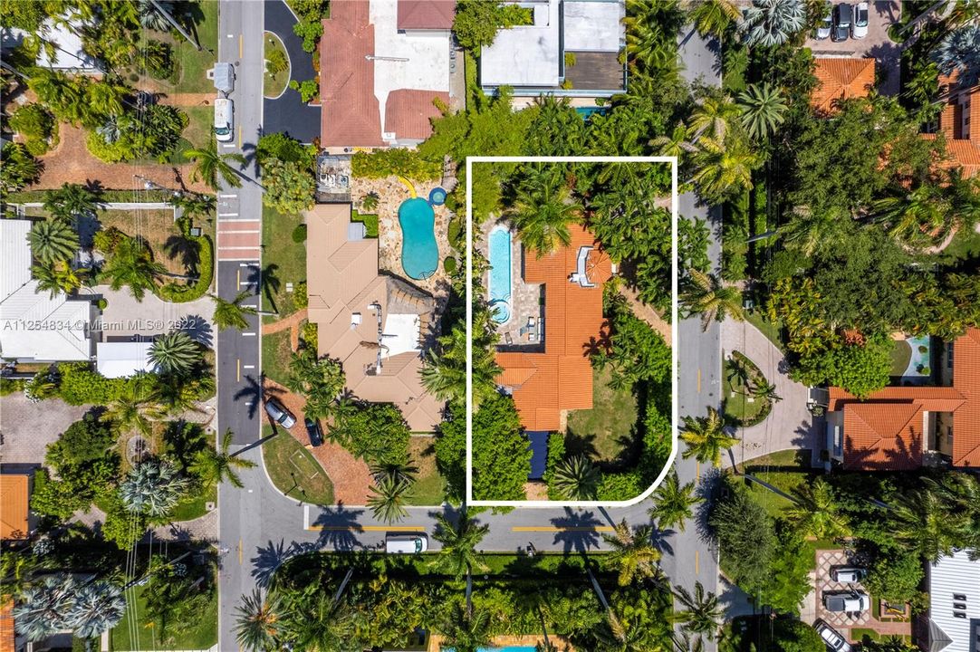 Recently Sold: $5,750,000 (6 beds, 5 baths, 2395 Square Feet)