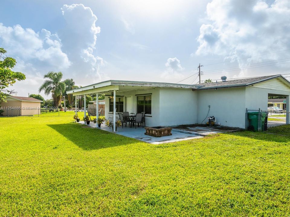 Recently Sold: $585,000 (3 beds, 1 baths, 1376 Square Feet)