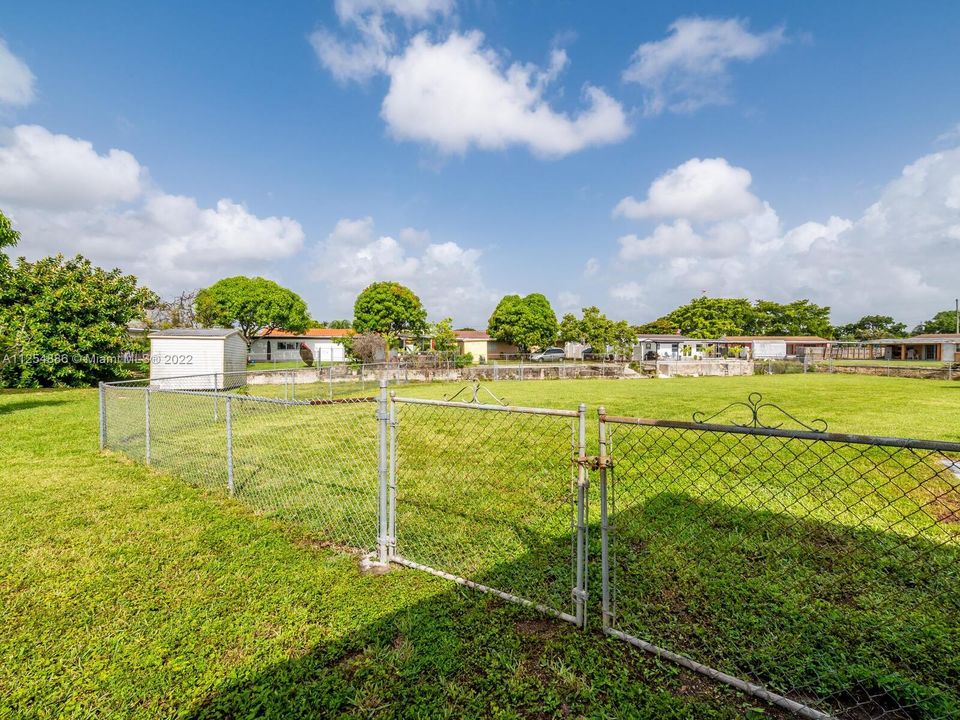 Recently Sold: $585,000 (3 beds, 1 baths, 1376 Square Feet)