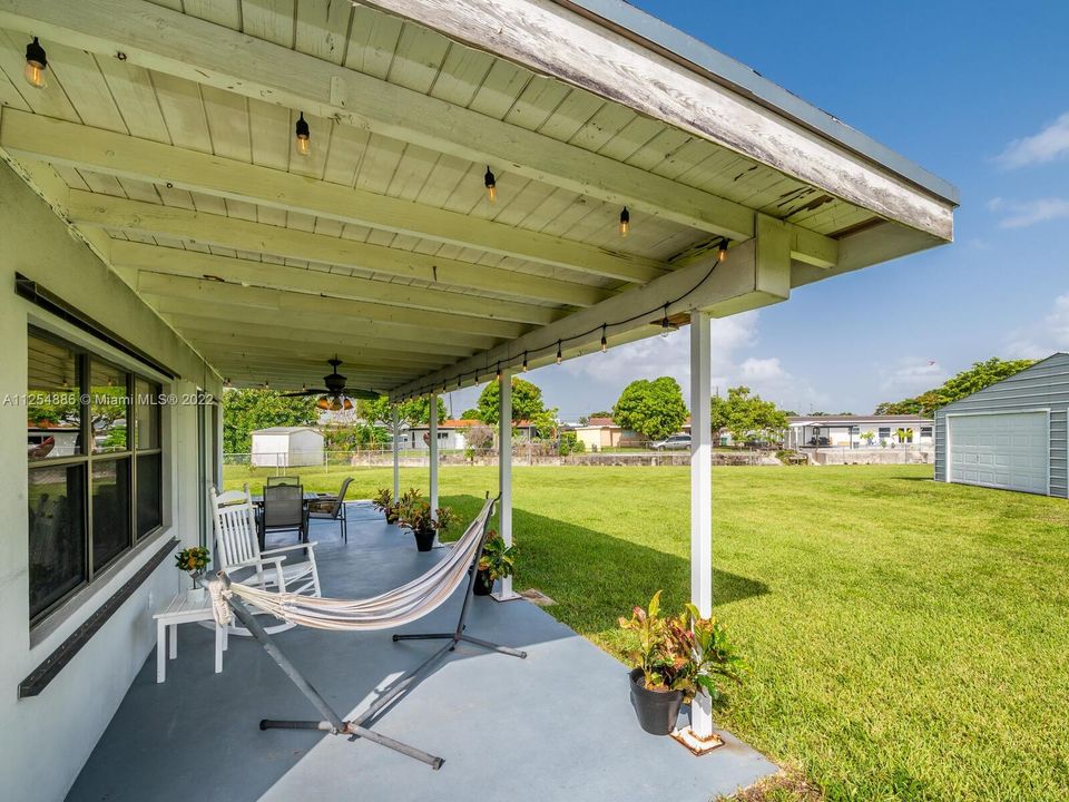 Recently Sold: $585,000 (3 beds, 1 baths, 1376 Square Feet)