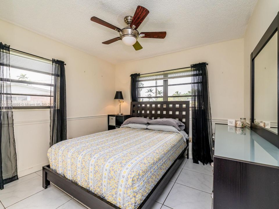 Recently Sold: $585,000 (3 beds, 1 baths, 1376 Square Feet)