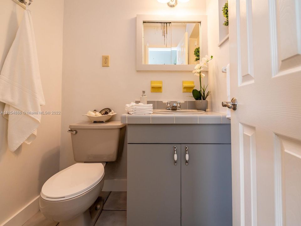 Recently Sold: $585,000 (3 beds, 1 baths, 1376 Square Feet)