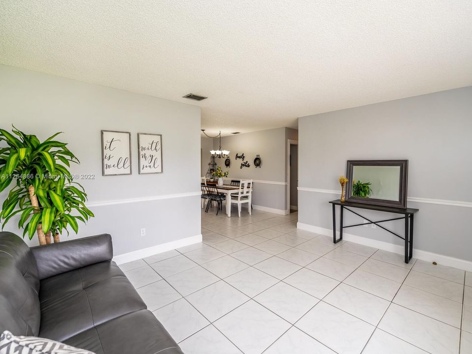 Recently Sold: $585,000 (3 beds, 1 baths, 1376 Square Feet)