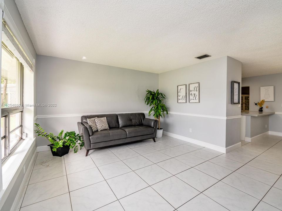 Recently Sold: $585,000 (3 beds, 1 baths, 1376 Square Feet)