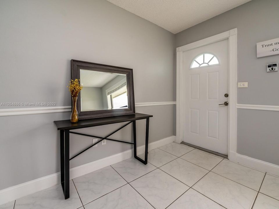 Recently Sold: $585,000 (3 beds, 1 baths, 1376 Square Feet)