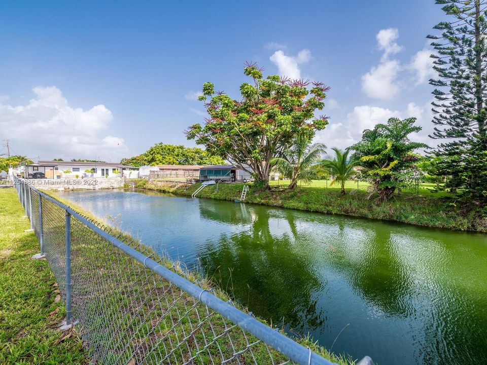 Recently Sold: $585,000 (3 beds, 1 baths, 1376 Square Feet)