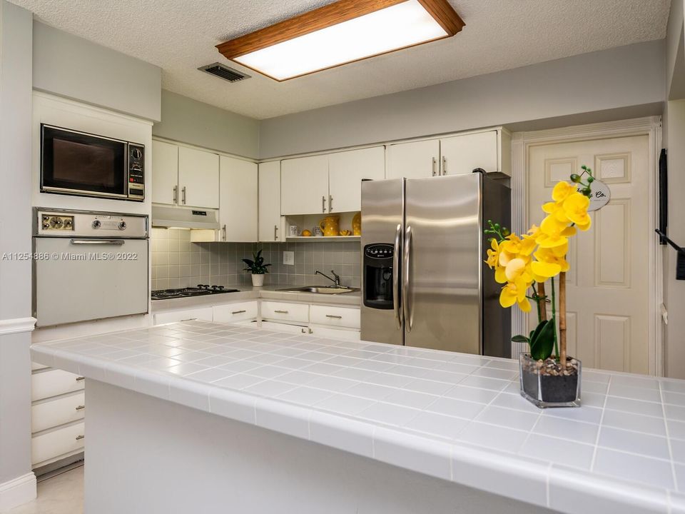 Recently Sold: $585,000 (3 beds, 1 baths, 1376 Square Feet)