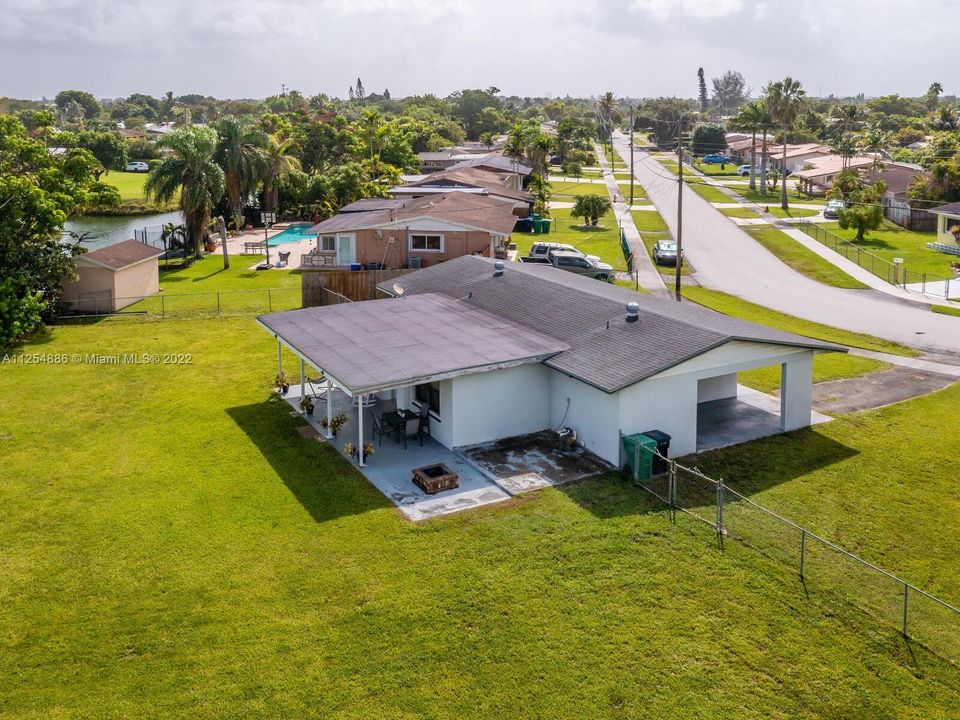 Recently Sold: $585,000 (3 beds, 1 baths, 1376 Square Feet)