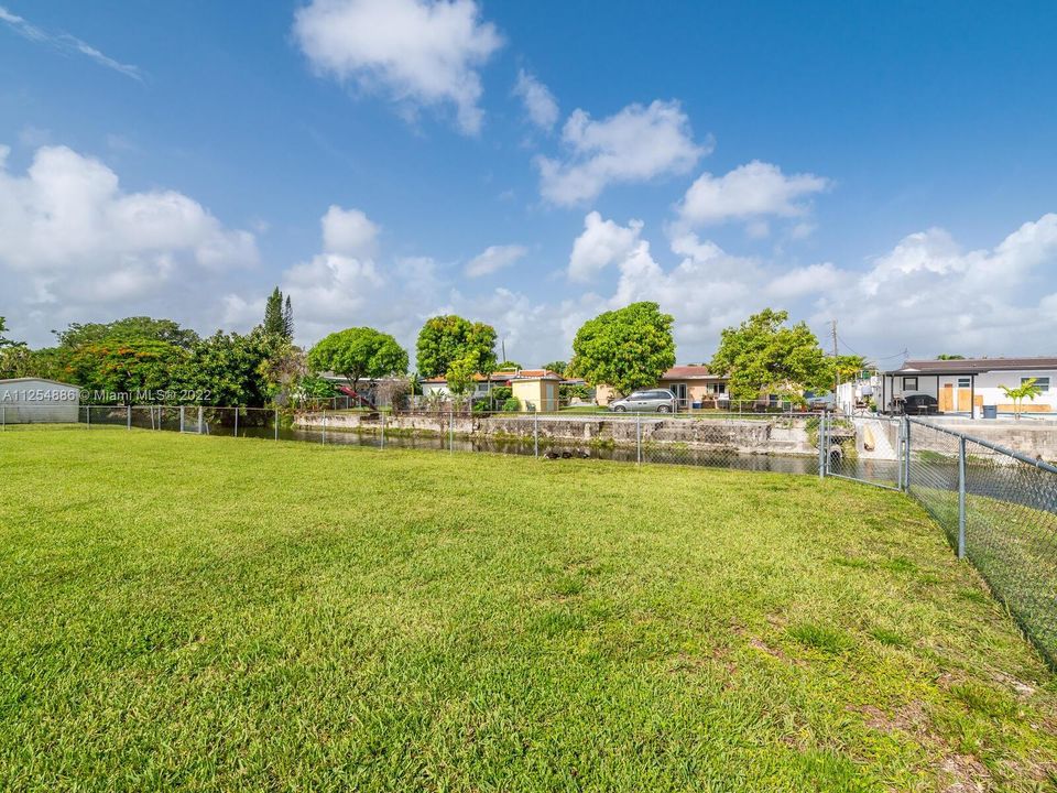 Recently Sold: $585,000 (3 beds, 1 baths, 1376 Square Feet)