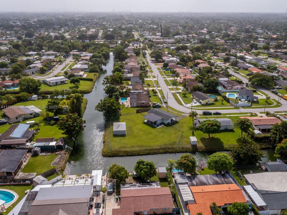 Recently Sold: $585,000 (3 beds, 1 baths, 1376 Square Feet)