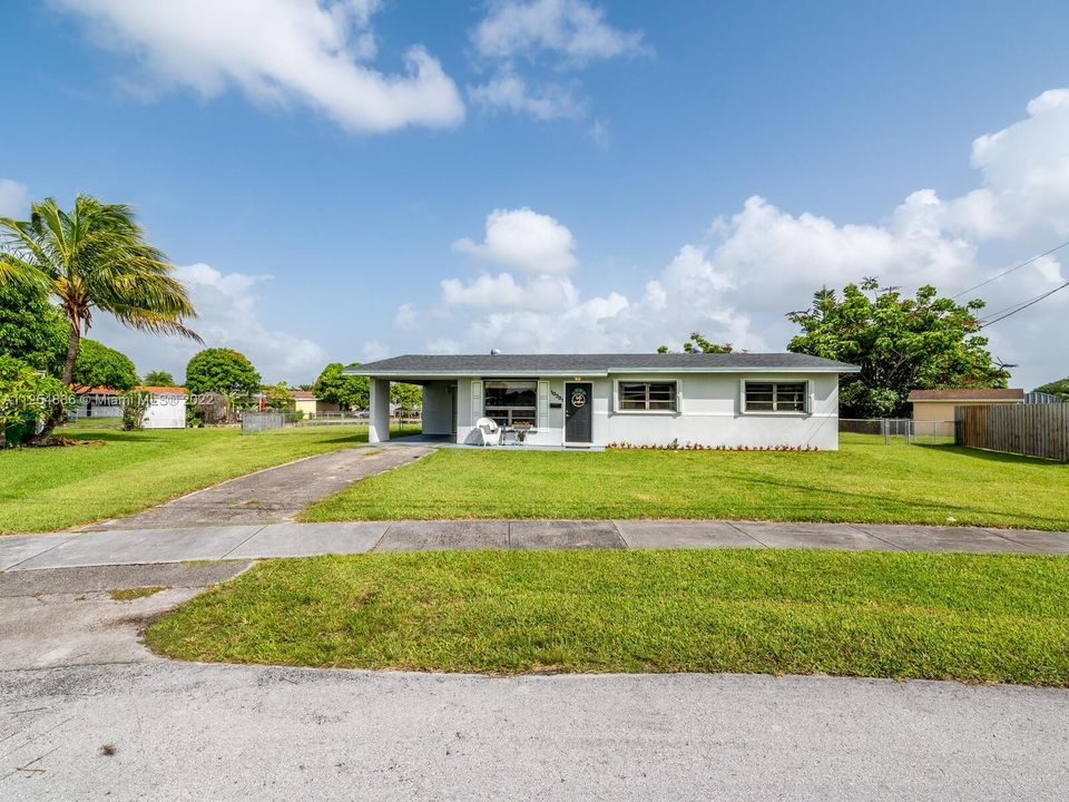 Recently Sold: $585,000 (3 beds, 1 baths, 1376 Square Feet)